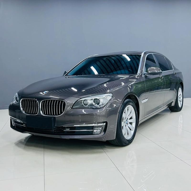 老款宝马7系图片(老款宝马730li价格图片)