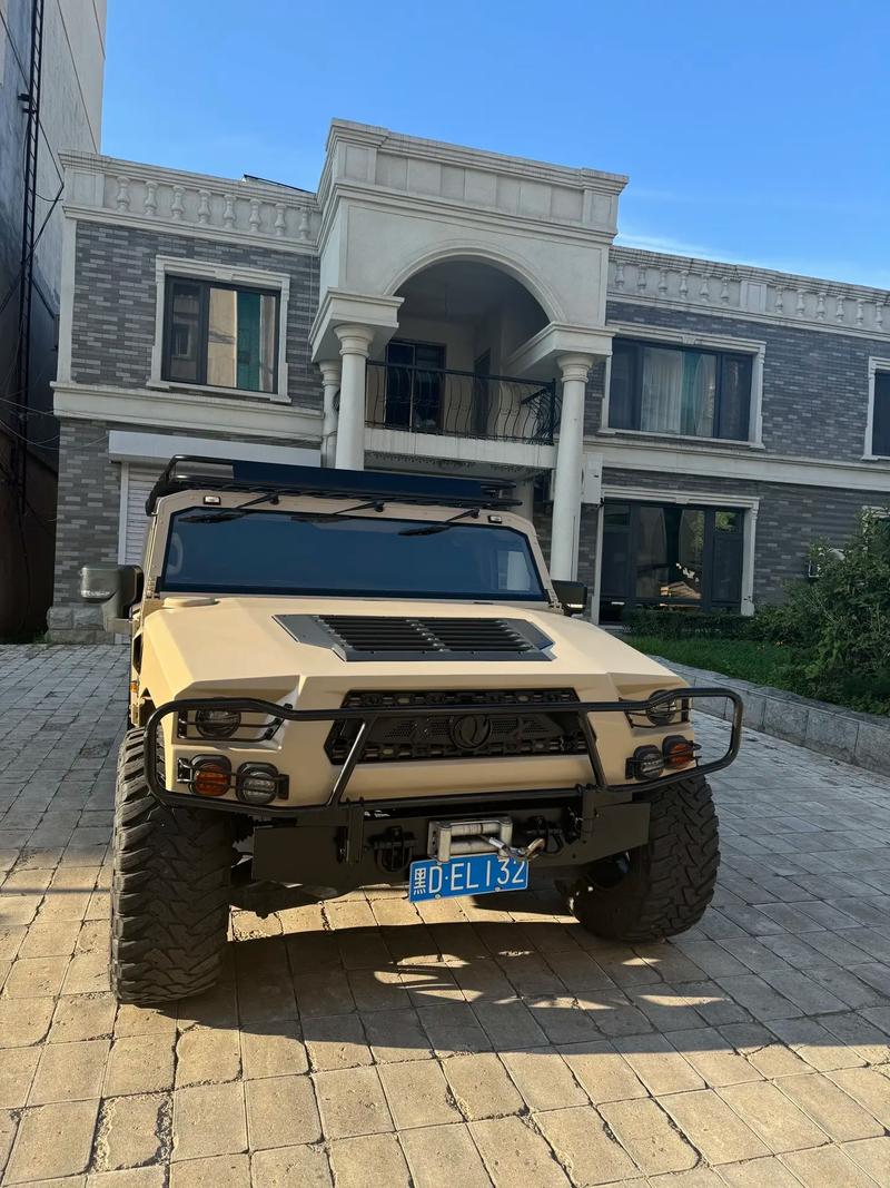 军用东风猛士图片／军用东风猛士多少钱一台