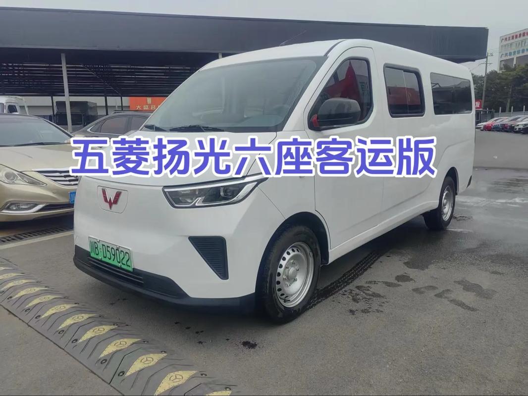 五菱六座车价格及图片 五菱六座mpv新款上市图片