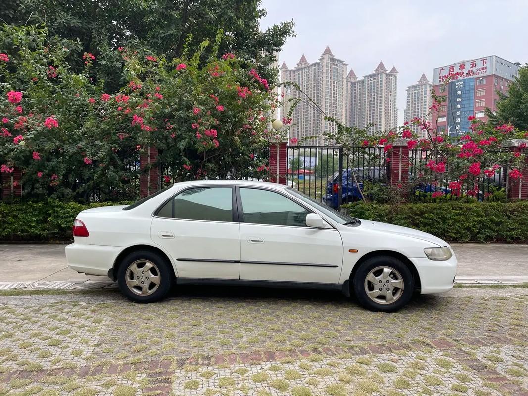 六代雅阁图片／六代雅阁值多少钱