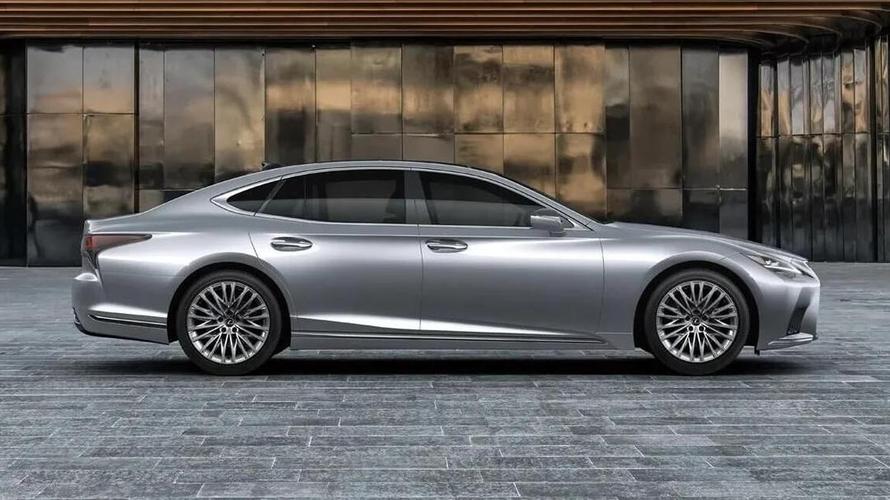 丰田皇冠4s店 16代丰田皇冠