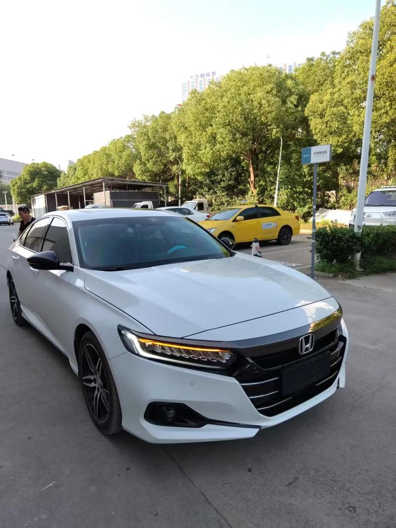 雅阁十代半2022款报价 雅阁十代2021款报价suv