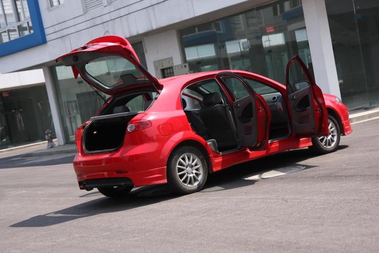 两厢凯越图片／两箱凯越图片