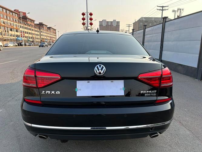 18年帕萨特330尊荣版多少钱,18年帕萨特18t尊荣版