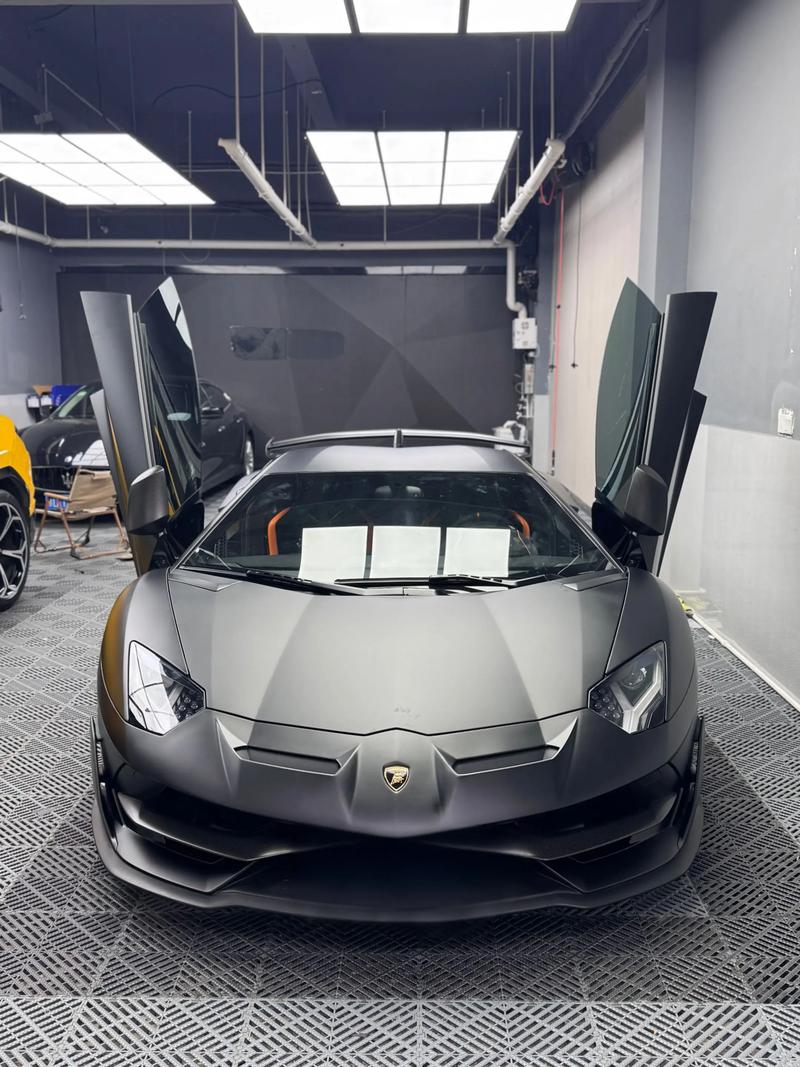 兰博基尼黑武士多少钱,兰博基尼suv2020款黑武士